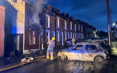 FOTO/VIDEO Snimka krvavog napada zapalila grad: Belfast u plamenu, policija jedva obuzdala masu