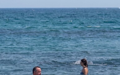 Nikada nećete pogoditi što radi turist u moru, no sigurno će vas nasmijati