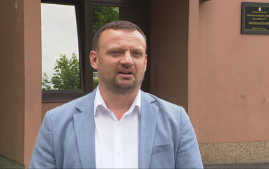 Šimunićevim roditeljima vraćeni mobiteli, on poručio da neće odustati