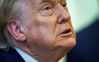 Trump tvrdio da ga je Iran molio da prestane s napadom, Teheran ga demantirao