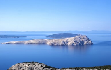 Najusamljeniji pod Velebitom: Otok najbistrijeg mora koji nije birao svoju povijest
