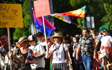 Karlovački Pride prošao bez incidenata, organizatori optužuju: "Veleučilište i Grad zabranili su izložbu LGBT poljubaca"