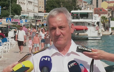 Ljudi izvučeni iz mora su izvan životne opasnosti, u tijeku je potraga. Kapetan: "U svojih 35 godina karijere nisam ovakvo nešto doživio"