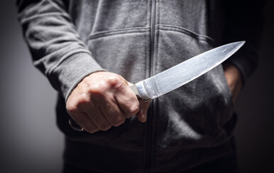 Ženu ubo nožem u leđa u stubištu zgrade, policija ga ubrzo uhitila