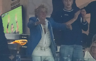 Rod Stewart razočarao fanove otkazivanjem koncerta pa osvanuo na tribinama Svjetskog prvenstva