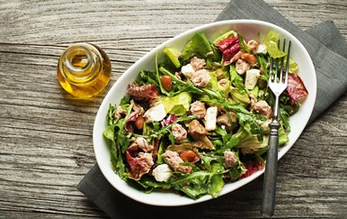 Lagani ručak: Salata od tune s preljevom koji joj krade sve pohvale