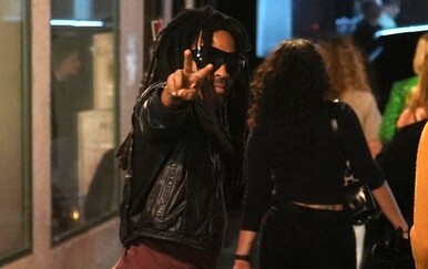 Lenny Kravitz uhvaćen u večernjoj šetnji Beogradom: Nakon večere prošetao gradom uoči velikog koncerta na Ušću