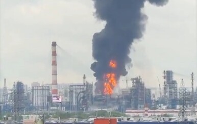 VIDEO Veliki napad na Moskvu: Dronovi zasuli rusku prijestolnicu, gori ključna rafinerija