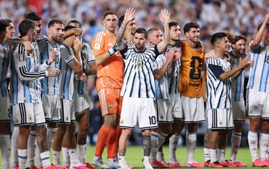 VIDEO Čudesni Lionel Messi hat-trickom krenuo u obranu naslova svjetskog prvaka