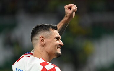 Ovako Lovren čeka utakmicu Vatrenih: Dres, kopačke, krunica, a u ruci...