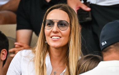 Jelena Đoković proslavila 40. rođendan u kratkoj haljinici i ravnim sandalama