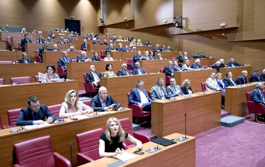 Žestok okršaj u Saboru: "Brinete za branitelje, a zabranjujete da se pjeva Čavoglave"