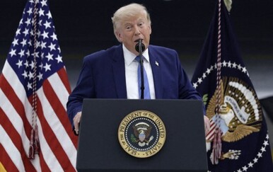 Trump se usporedio s najvećim osvajačima u povijesti, pa se složio da je još jači: "Oni nisu imali avione, zar ne?"