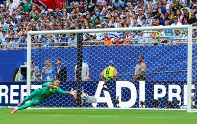 VIDEO 37 utakmica trebalo je da netko spremi slobodnjak, pogledajte gol koji je Muslera primio
