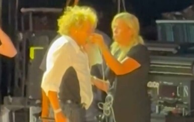 Rod Stewart zamalo kolabirao na pozornici: Nastup prekinut, pjevaču donesen kisik