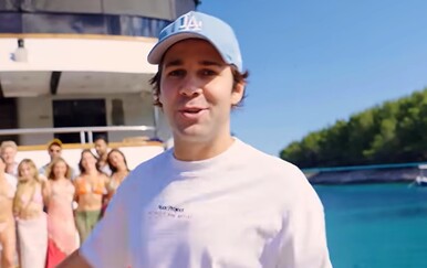 David Dobrik snimao u Splitu: Luksuzna jahta, ludi provod i djevojka koja ga je podsjetila na Natalie Portman