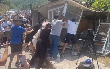 Građani u Albaniji prosvjeduju i ruše gradilište luksuznog odmarališta
