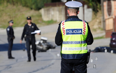 Pijani vozač tijekom biciklističke utrke udario u policijski motocikl: Ozlijeđen policajac