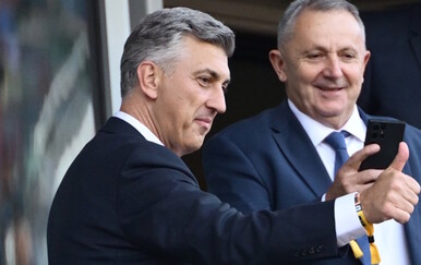 Andrej Plenković na tribinama stadiona na utakmici Hrvatske i Paname