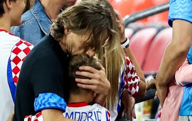 Luka Modrić s obitelji poslije utakmice s Panamom