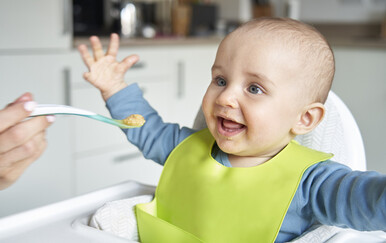 Opoziva se Babylove žlica za učiti jesti od silikona
