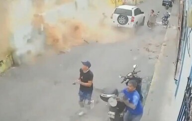 Ulična kamera uhvatila trenutak u kojem je počela tragedija u Venezueli