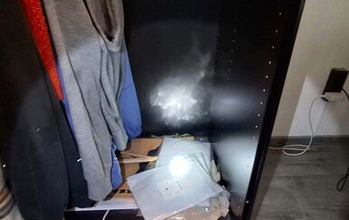 Zmija se sakrila u ormaru u kući u Gračanima