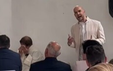 Marko Škugor zapjevao u crkvi i rasplakao svećenika: Emotivni prizor sa slovenskog vjenčanja nikoga nije ostavio ravnodušnim