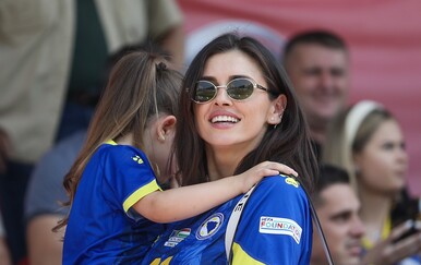 Amra Džeko nosila je lepršavu, romantičnu vjenčanicu na vjenčanju s Edinom Džekom
