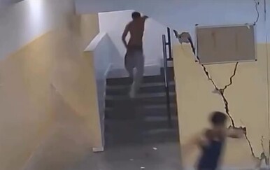 VIDEO Stravična snimka: Ljudi u Venezueli pobjegli prije nego se zgrada urušila