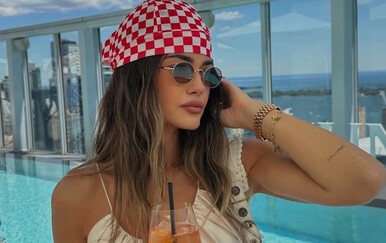 Adriana Ćaleta-Car sa sinovima na slapovima Niagare