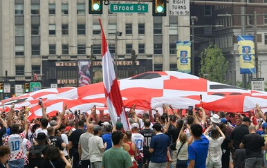 VIDEO Ekskluzivno: Oduševljena FIFA zamolila da Hrvati odrade korteo s poznatom zastavom unatoč kiši