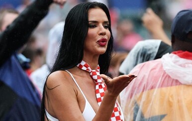 Ivana Knöll prkosila kiši na tribinama: U upečatljivom izdanju bodrila Vatrene protiv Gane