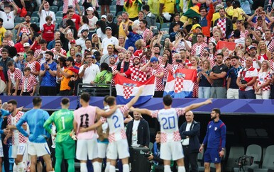Pogledajte kako su naši nogometaši s navijačima proslavili pobjedu protiv Gane!