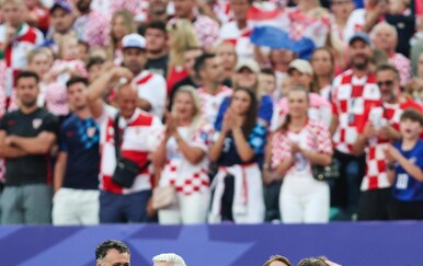 Pogledajte kako su naši nogometaši s navijačima proslavili pobjedu protiv Gane!