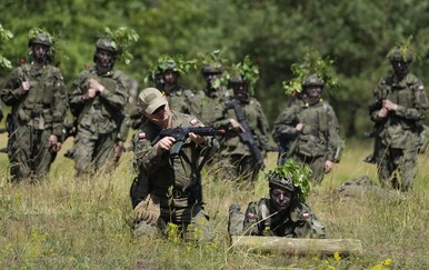 Raste zabrinutost na istočnom krilu NATO-a: Sikorski upozorava na ruske operacije pod lažnom zastavom