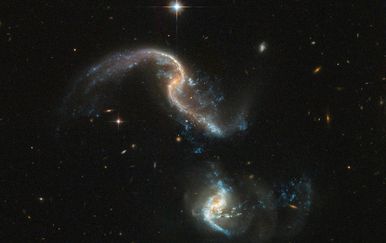 Sudar dviju galaksija koji je snimio teleskop Hubble (Foto: NASA)