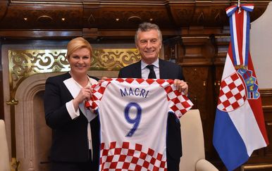 Grabar-Kitarović razgovarala s Macrijem o jačanju suradnje i hrvatskoj iseljeničkoj zajednici (Dnevnik.hr)