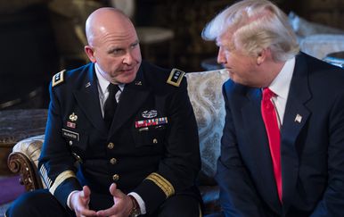 Donald Trump i savjetnik za nacionalnu sigurnost general H.R. McMaster (Foto: AFP)