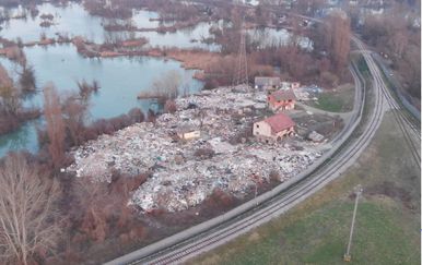 Golemo divlje smetlište usred Zagreba (Foto: Dnevnik.hr) - 3