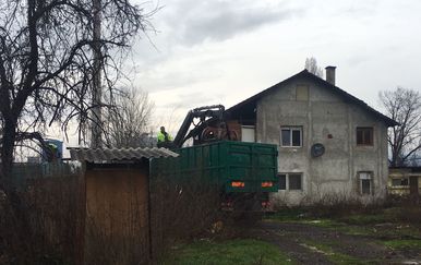 Uklanjanje otpada u zagrebačkom naselju Savica (Foto: dnevnik.hr) - 1