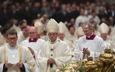 Papa Franjo predvodio vazmeno bdijenje (Foto: AFP)