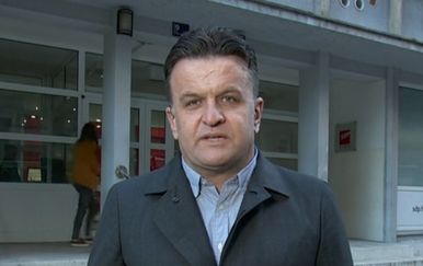 Andrija Jarak prati sjednicu Predsjedništva SDP-a (Foto: Vijesti u 17)