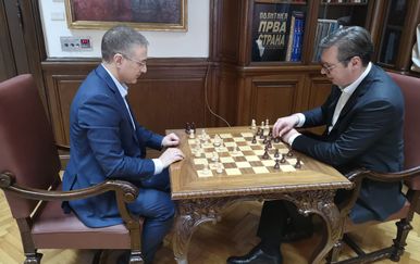 Vučić i Stefanović igraju šah (Foto: Twitter)