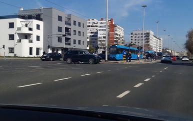 Prometna nesreća na križanju Horvaćanske i Petrovaradinske (Foto: Dnevnik.hr)