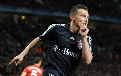Olić slavi pogodak na Old Traffordu (Foto: AFP)