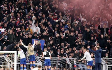 Navijači Hajduka slave s juniorima
