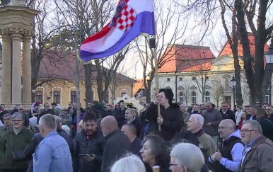 Prosvjed u Vinkovcima zbog poskupljenja vode - 3