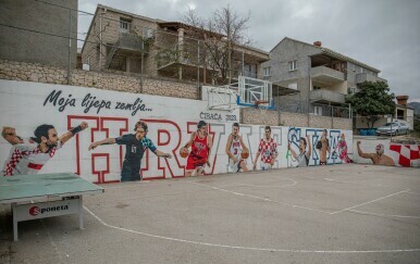Grafit 'Moja lijepa zemlja Hrvatska' u Župi dubrovačkoj