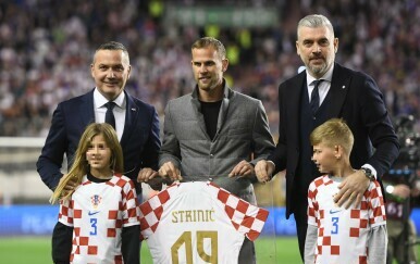 Ivan Strinić s djecom